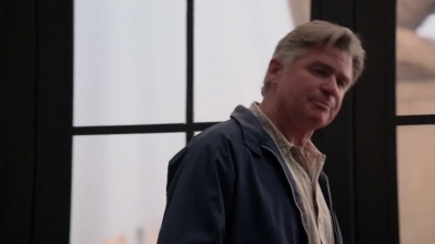 WHITE_COLLAR_-_E4X09_GLOVES_OFF_160.jpg