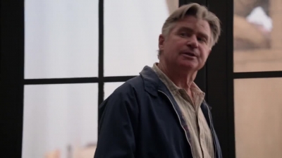 WHITE_COLLAR_-_E4X09_GLOVES_OFF_161.jpg