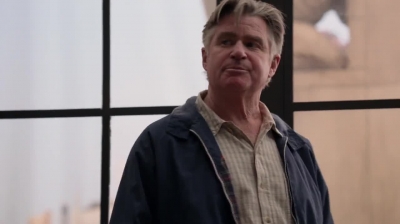 WHITE_COLLAR_-_E4X09_GLOVES_OFF_163.jpg