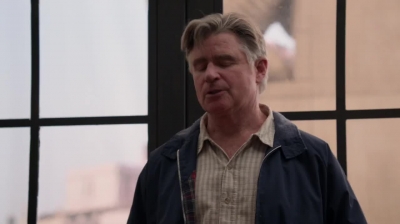 WHITE_COLLAR_-_E4X09_GLOVES_OFF_165.jpg