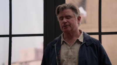 WHITE_COLLAR_-_E4X09_GLOVES_OFF_166.jpg