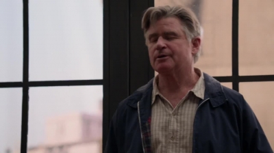 WHITE_COLLAR_-_E4X09_GLOVES_OFF_167.jpg