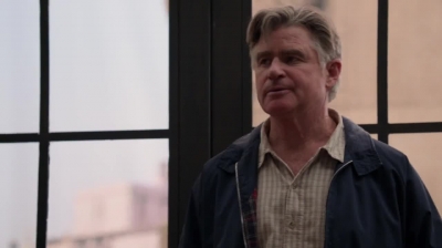 WHITE_COLLAR_-_E4X09_GLOVES_OFF_168.jpg