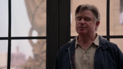 WHITE_COLLAR_-_E4X09_GLOVES_OFF_171.jpg