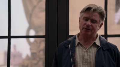 WHITE_COLLAR_-_E4X09_GLOVES_OFF_173.jpg
