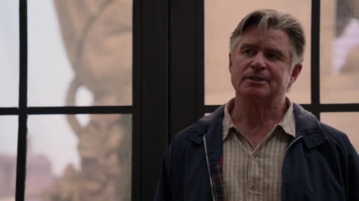 WHITE_COLLAR_-_E4X09_GLOVES_OFF_176.jpg