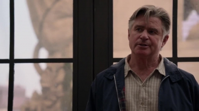 WHITE_COLLAR_-_E4X09_GLOVES_OFF_178.jpg
