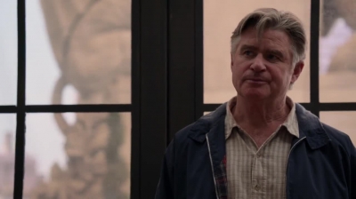 WHITE_COLLAR_-_E4X09_GLOVES_OFF_181.jpg