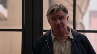 WHITE_COLLAR_-_E4X09_GLOVES_OFF_183.jpg