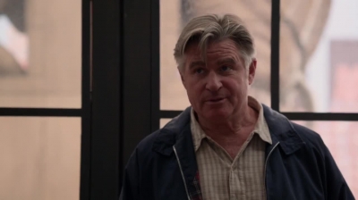 WHITE_COLLAR_-_E4X09_GLOVES_OFF_185.jpg