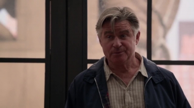 WHITE_COLLAR_-_E4X09_GLOVES_OFF_191.jpg