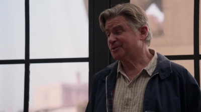 WHITE_COLLAR_-_E4X09_GLOVES_OFF_196.jpg