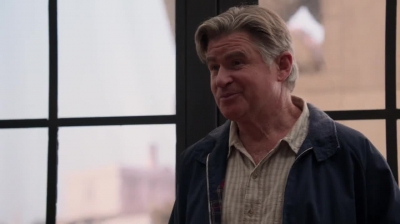 WHITE_COLLAR_-_E4X09_GLOVES_OFF_197.jpg