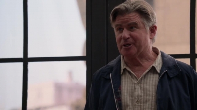 WHITE_COLLAR_-_E4X09_GLOVES_OFF_201.jpg