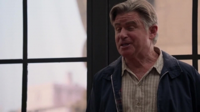 WHITE_COLLAR_-_E4X09_GLOVES_OFF_202.jpg