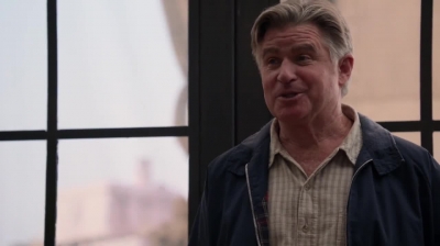 WHITE_COLLAR_-_E4X09_GLOVES_OFF_204.jpg
