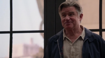 WHITE_COLLAR_-_E4X09_GLOVES_OFF_206.jpg