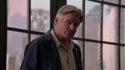 WHITE_COLLAR_-_E4X09_GLOVES_OFF_207.jpg