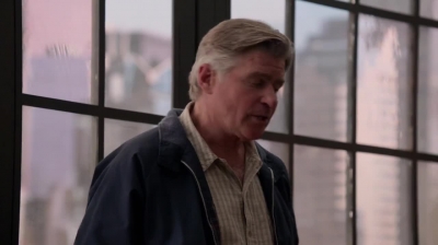 WHITE_COLLAR_-_E4X09_GLOVES_OFF_208.jpg