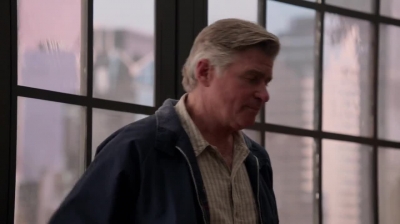 WHITE_COLLAR_-_E4X09_GLOVES_OFF_209.jpg