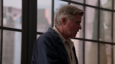 WHITE_COLLAR_-_E4X09_GLOVES_OFF_213.jpg