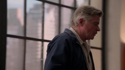 WHITE_COLLAR_-_E4X09_GLOVES_OFF_215.jpg