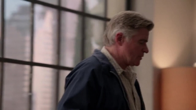 WHITE_COLLAR_-_E4X09_GLOVES_OFF_216.jpg