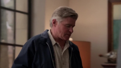 WHITE_COLLAR_-_E4X09_GLOVES_OFF_219.jpg
