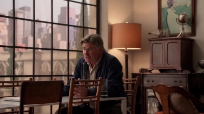 WHITE_COLLAR_-_E4X09_GLOVES_OFF_249.jpg