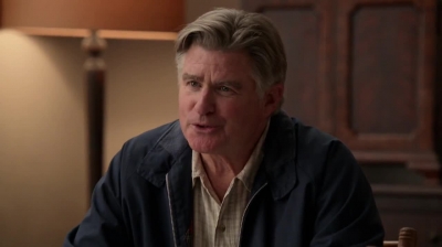 WHITE_COLLAR_-_E4X09_GLOVES_OFF_256.jpg