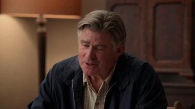 WHITE_COLLAR_-_E4X09_GLOVES_OFF_262.jpg