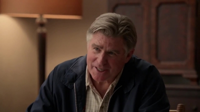 WHITE_COLLAR_-_E4X09_GLOVES_OFF_264.jpg