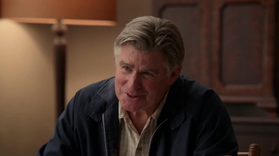 WHITE_COLLAR_-_E4X09_GLOVES_OFF_267.jpg
