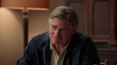 WHITE_COLLAR_-_E4X09_GLOVES_OFF_268.jpg