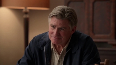 WHITE_COLLAR_-_E4X09_GLOVES_OFF_269.jpg