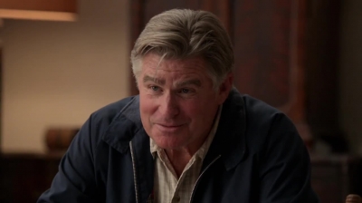 WHITE_COLLAR_-_E4X09_GLOVES_OFF_297.jpg
