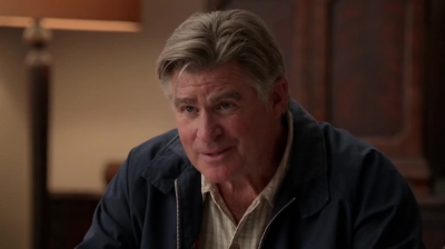 WHITE_COLLAR_-_E4X09_GLOVES_OFF_303.jpg