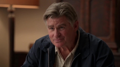 WHITE_COLLAR_-_E4X09_GLOVES_OFF_305.jpg