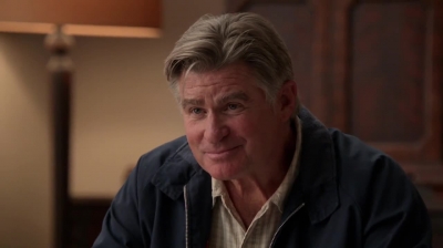 WHITE_COLLAR_-_E4X09_GLOVES_OFF_312.jpg