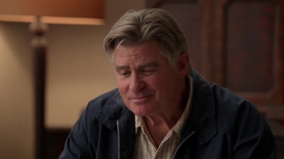 WHITE_COLLAR_-_E4X09_GLOVES_OFF_314.jpg