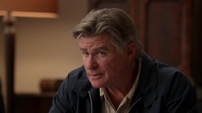 WHITE_COLLAR_-_E4X09_GLOVES_OFF_316.jpg