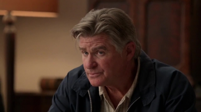 WHITE_COLLAR_-_E4X09_GLOVES_OFF_317.jpg