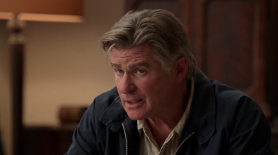 WHITE_COLLAR_-_E4X09_GLOVES_OFF_321.jpg