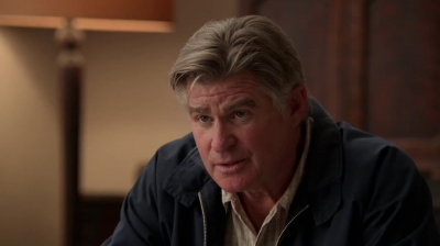 WHITE_COLLAR_-_E4X09_GLOVES_OFF_322.jpg