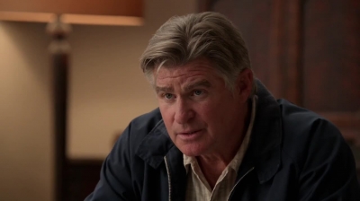 WHITE_COLLAR_-_E4X09_GLOVES_OFF_323.jpg
