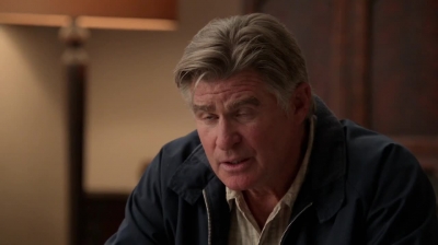WHITE_COLLAR_-_E4X09_GLOVES_OFF_324.jpg