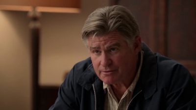 WHITE_COLLAR_-_E4X09_GLOVES_OFF_326.jpg