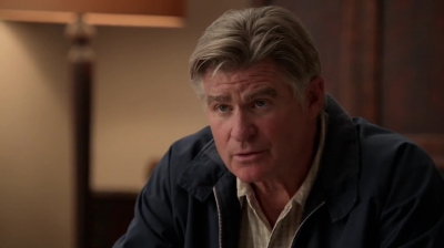 WHITE_COLLAR_-_E4X09_GLOVES_OFF_328.jpg