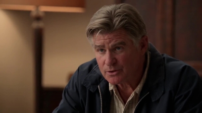 WHITE_COLLAR_-_E4X09_GLOVES_OFF_329.jpg