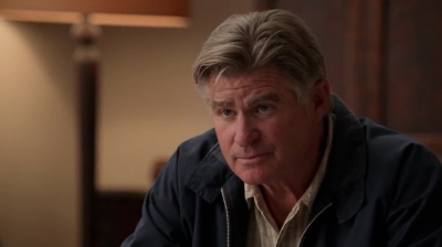 WHITE_COLLAR_-_E4X09_GLOVES_OFF_331.jpg